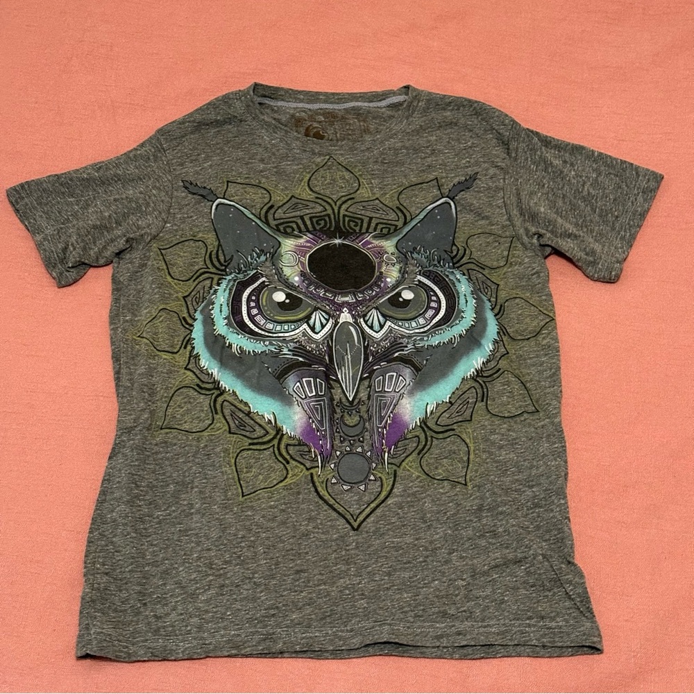 3/$30 Grey Tribal Owl Graphic Tee – S 🦉